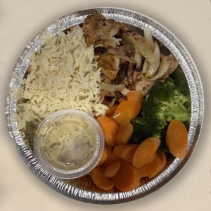 Poulet sauce crémeuse à la moutarde, légumes et riz