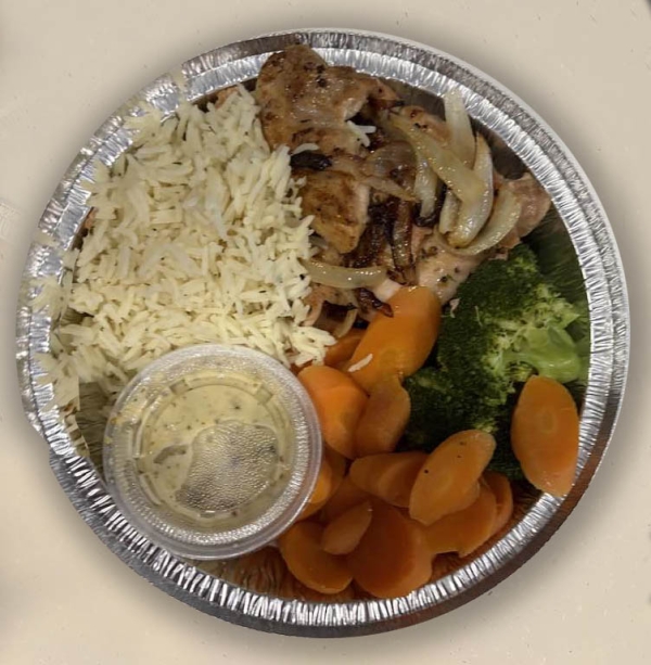 Poulet sauce crémeuse à la moutarde, légumes et riz